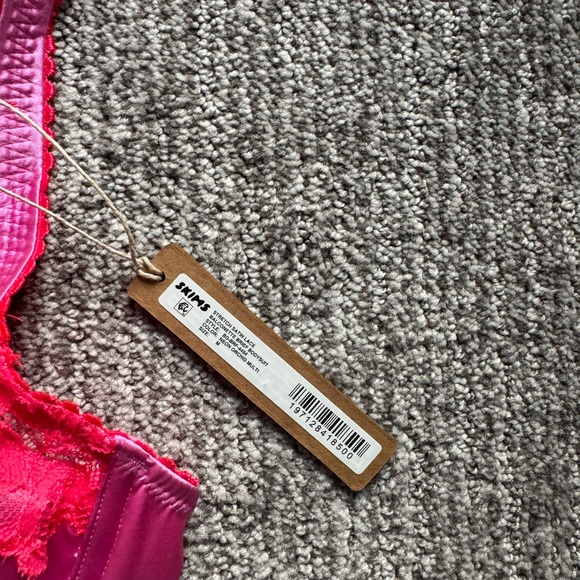 NWT SKIMS STRETCH SATIN LACE BRIEF BODYSUIT - Picture 3 of 3